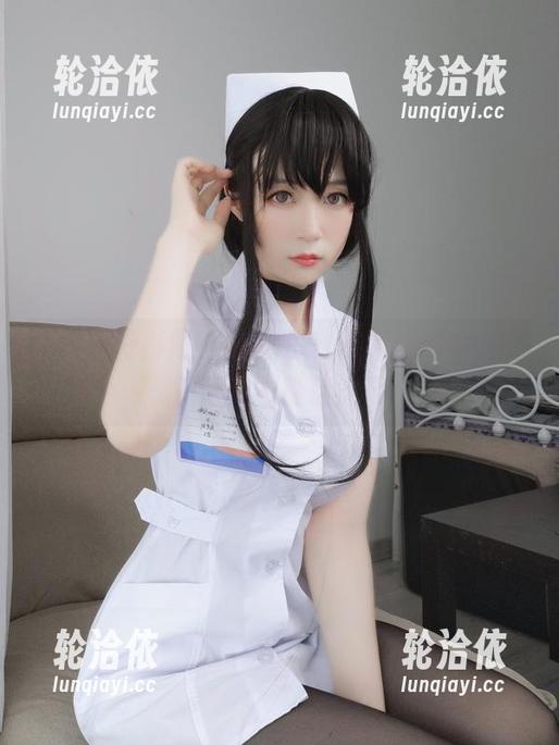 白银81 这不是背影照,是白银81的精选时刻——露背上衣最佳实录