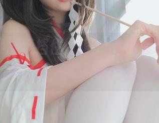 拜托，谁能抵挡住白银81这身套装的诱惑？别犹豫了，赶紧下载这本写真集！