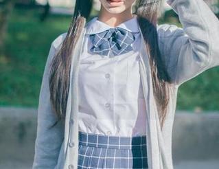 神楽坂真冬的写真更新：教室里，红JK和白丝如何并存？