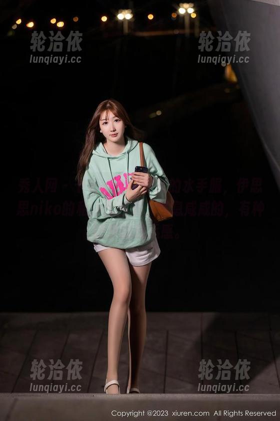 秀人网 - 卡着一个不停转的水手服，伊思思niko的私房作品里，气息咸咸的，有种意外的遥远感。