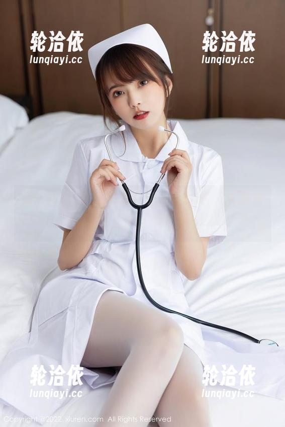 秀人网 - 养乐多Doll的JK写真，从课堂到操场，你能发现什么？