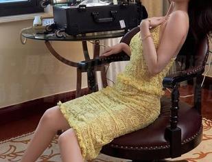 秀人网 – 周慕汐fairy的高清职场制服OL作品集：看她如何把严肃变得俏皮！