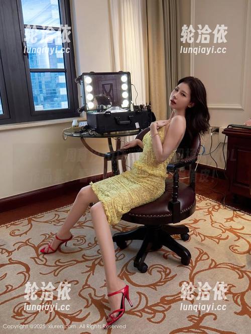 秀人网 - 周慕汐fairy的高清职场制服OL作品集：看她如何把严肃变得俏皮！