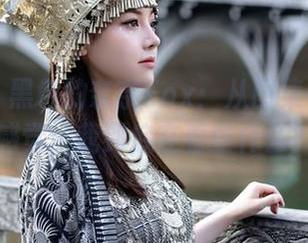 秀人网 – 黑色的奈奈Fox：从图集中游走的感觉，我到底在看些什么？