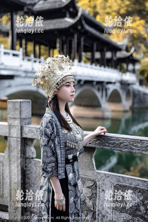 秀人网 - 黑色的奈奈Fox：从图集中游走的感觉，我到底在看些什么？