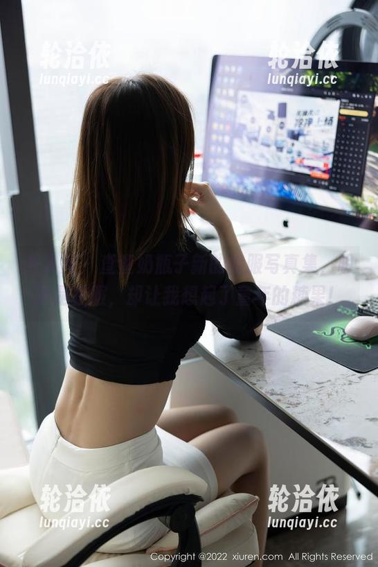 秀人网 - 查查奶瓶子新的校服写真集，明明是校服，却让我想起了童年的糖果！