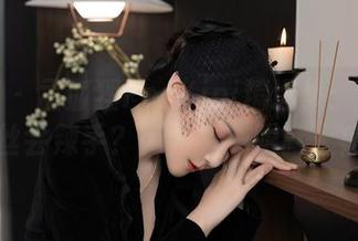 秀人网 – 孟狐狸FoxYini精选集：为什么肉丝会辣手？因为看一眼就上瘾！