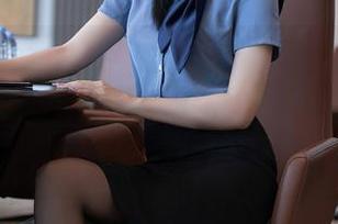 秀人网 – 徐莉芝Botty在线职业装摄影，高清带给你满满的欢乐感（也许还有些职场焦虑？）！