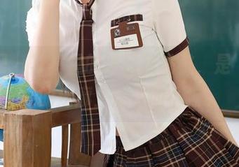 秀人网 – 写真里的明日花桃桃，是“可爱”的走廊上迷失的小猫。
