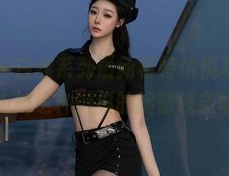 秀人网 – 白丝系列最新模特悦悦写真，谁能拒绝这种倾斜的腿部线条呢？