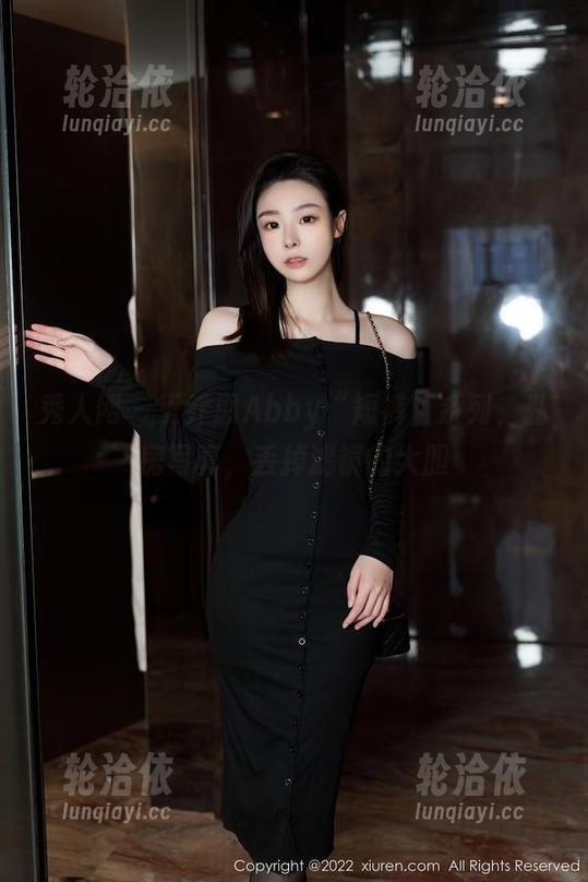 秀人网 - 王乔恩Abby“短裤”系列，私房写真，丢掉滤镜的大胆