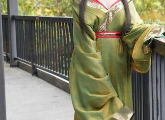秀人网 – 白洁Bessie的婚纱写真集：光影下的迷失，高清得让人眨眼。