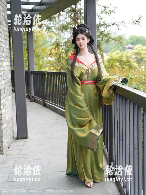 秀人网 - 白洁Bessie的婚纱写真集：光影下的迷失，高清得让人眨眼。