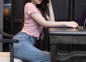 秀人网 – 清纯是什么？白琮瑗在图片分享时流露出的小尴尬