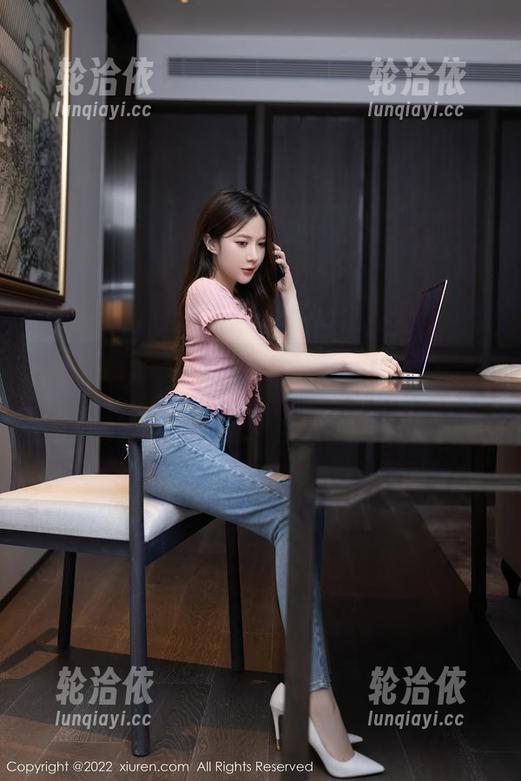 秀人网-白琮瑗 秀人网 - 清纯是什么?白琮瑗在图片分享时流露出的小尴尬