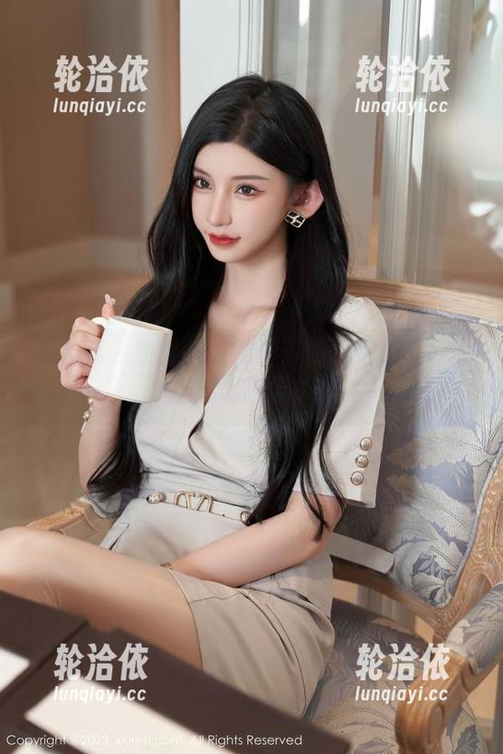 秀人网 - 原图中的软软子和她的双人一体，怎么看都恰到好处！