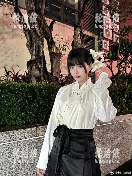 秋山AkI高清：一幅幅照片让人想起旧时的恋曲。
