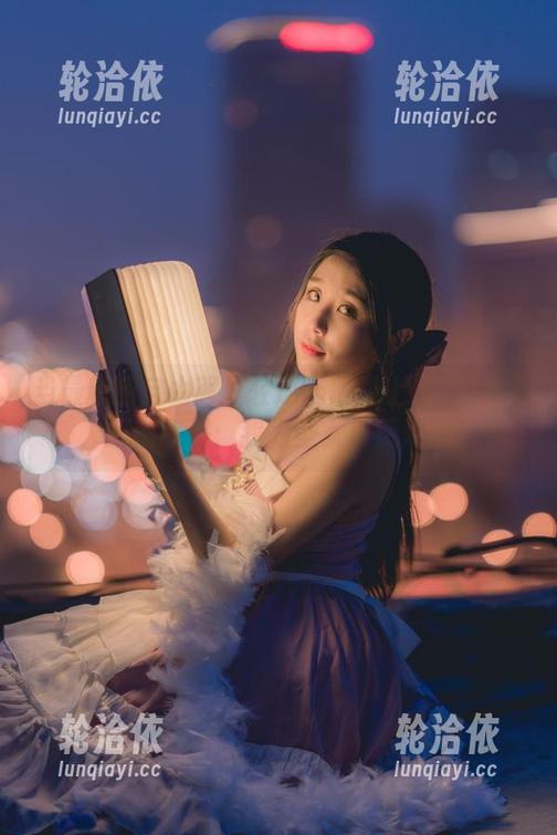 当最新的自由鸢尾轻巡洋舰遇上穆零Mu0，原图就是：我为圣女贞德欢呼！