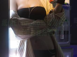 我说，纸悦Etsu_ko的破洞背心，是吸引壁纸的最佳搭档吗？