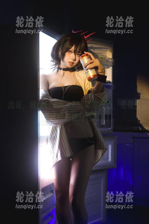 我说，纸悦Etsu_ko的破洞背心，是吸引壁纸的最佳搭档吗？