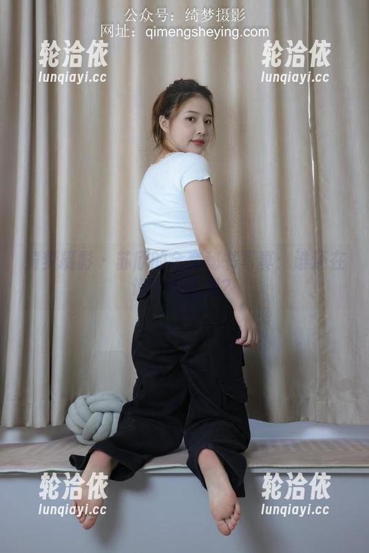 绮梦摄影 - 苏欣的全套秘书写真：谁还在说工作无趣？