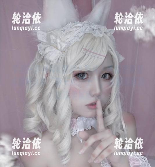 芊川一笑MNK的护士照片，我似乎开始理解什么叫“春天的护士”，这原图释放的温柔氛围。