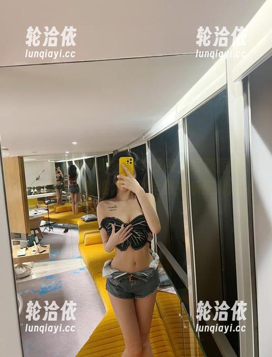 微密圈 - 点开葛征的牛仔辣妹写真图册，我怀疑牛仔的选角竟然全靠娱乐圈刷选！
