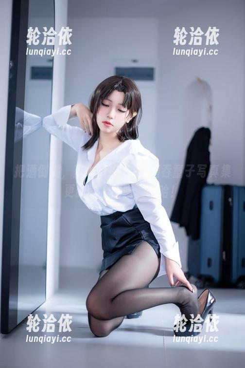 蓝小沂KiKi 把酒倒满,蓝小沂KiKi的酒吞童子写真集更新就上线啦,哈哈!