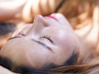 蜜桃社 – 谁能想到短裤也能拉出深意，感谢美绪高清美图的启发，让我哲学思考