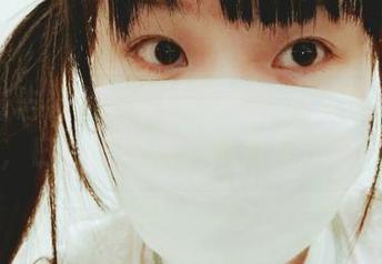 图包警告：西尔酱的超薄背心与无圣光传奇，白色吊带袜下藏着几分顽皮。