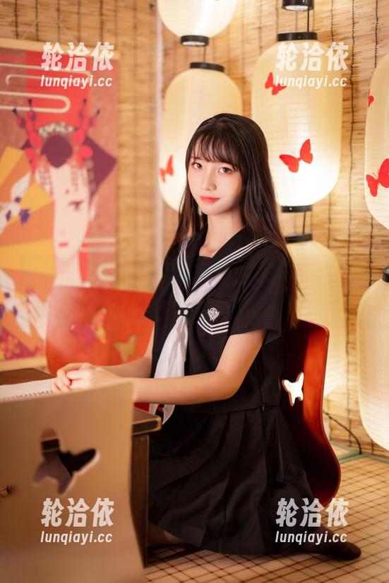西瓜少女穿越到双马尾的世界，一组穿凌乱的马尾捣蛋照！