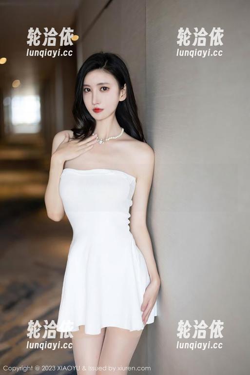 语画界-杨紫嫣 语画界 - 手拿文件,心心念念的是杨紫嫣的办公室私拍和她的资源。