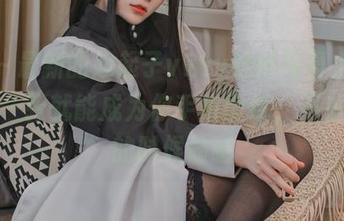 哈喽～最新的起起子vvvv妹妹写真上线，随便一张就能成为你手机壁纸，不怕上班的时候偷瞄
