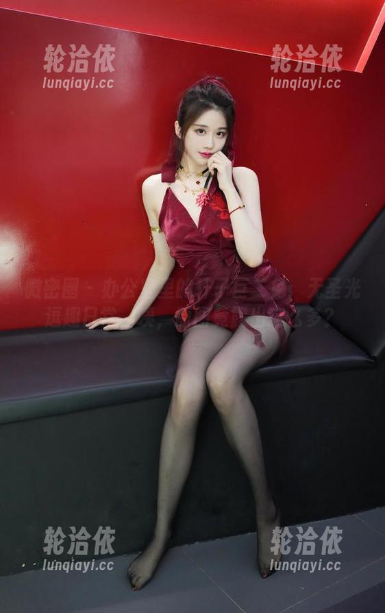 微密圈 - 办公室里的轩子巨二兔：无圣光逗趣日常，咦，原图竟露出这么多？