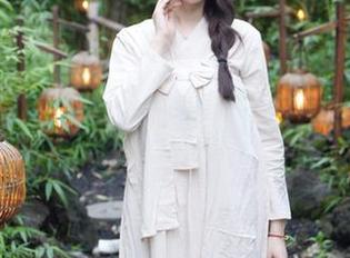 微密圈 – 满分原图分享：轩子巨二兔和她的酒红礼服，感情搭配怎么都不违和！