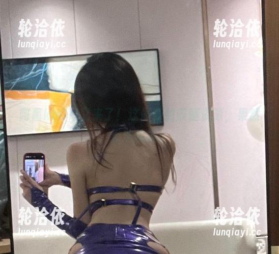 阿薰kaOri又来了！这最新的美腿资源，果然无法抗拒。