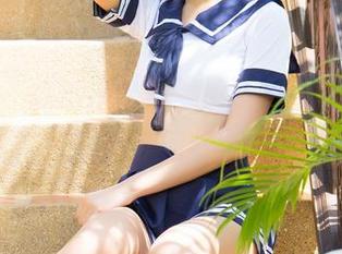 青豆客 – 戒不掉的网袜，Akiki朱若慕的写真里总能找到些新的乐趣。